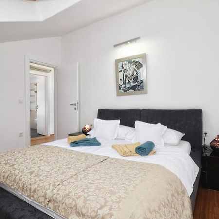 Kseni Accommodation โรวีน ภายนอก รูปภาพ