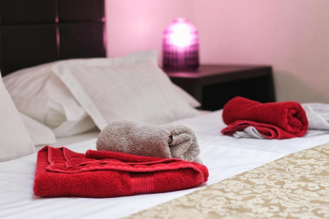 Kseni Accommodation โรวีน ภายนอก รูปภาพ