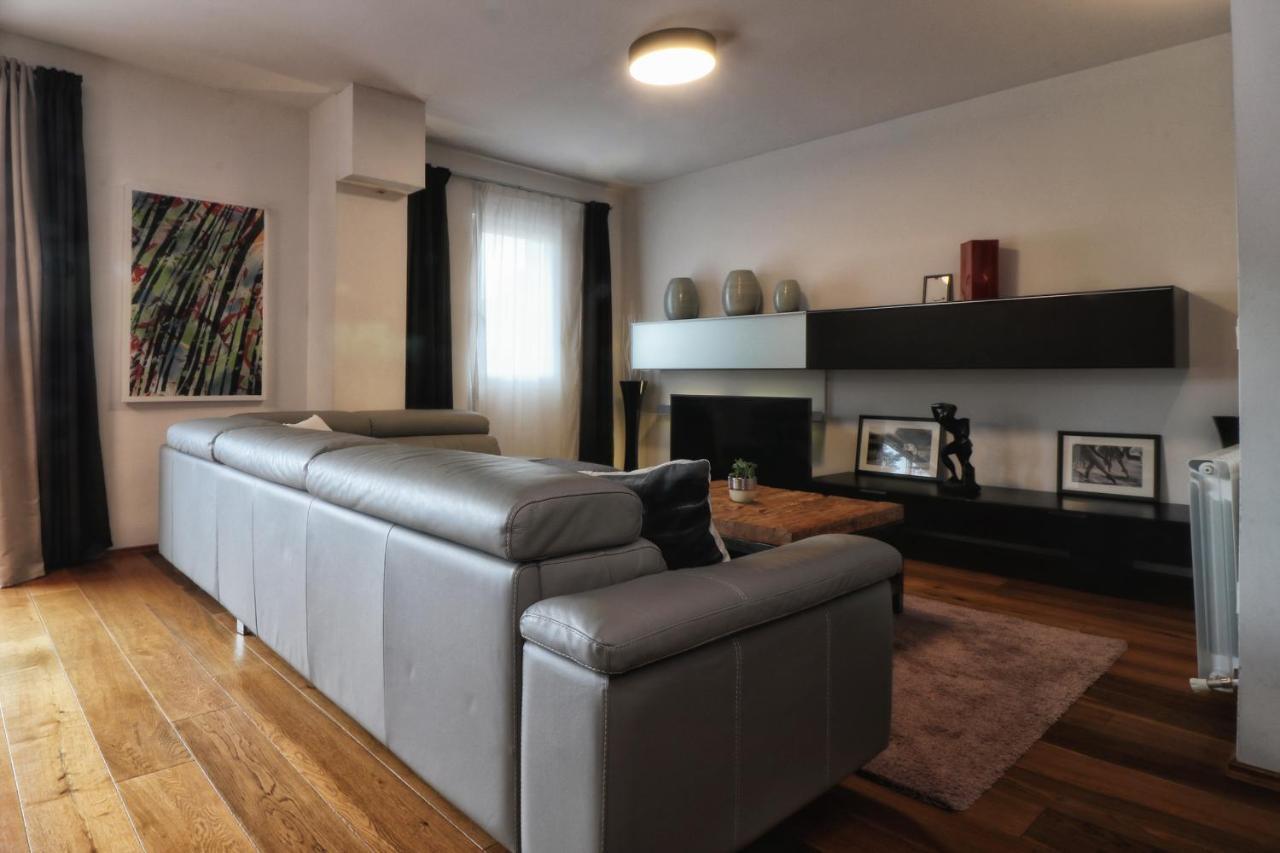 Kseni Accommodation โรวีน ภายนอก รูปภาพ